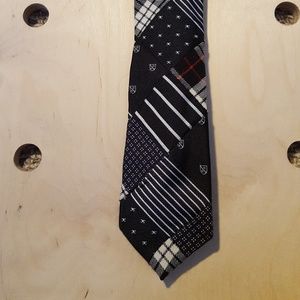 Silk-wool tie in black patchwork
